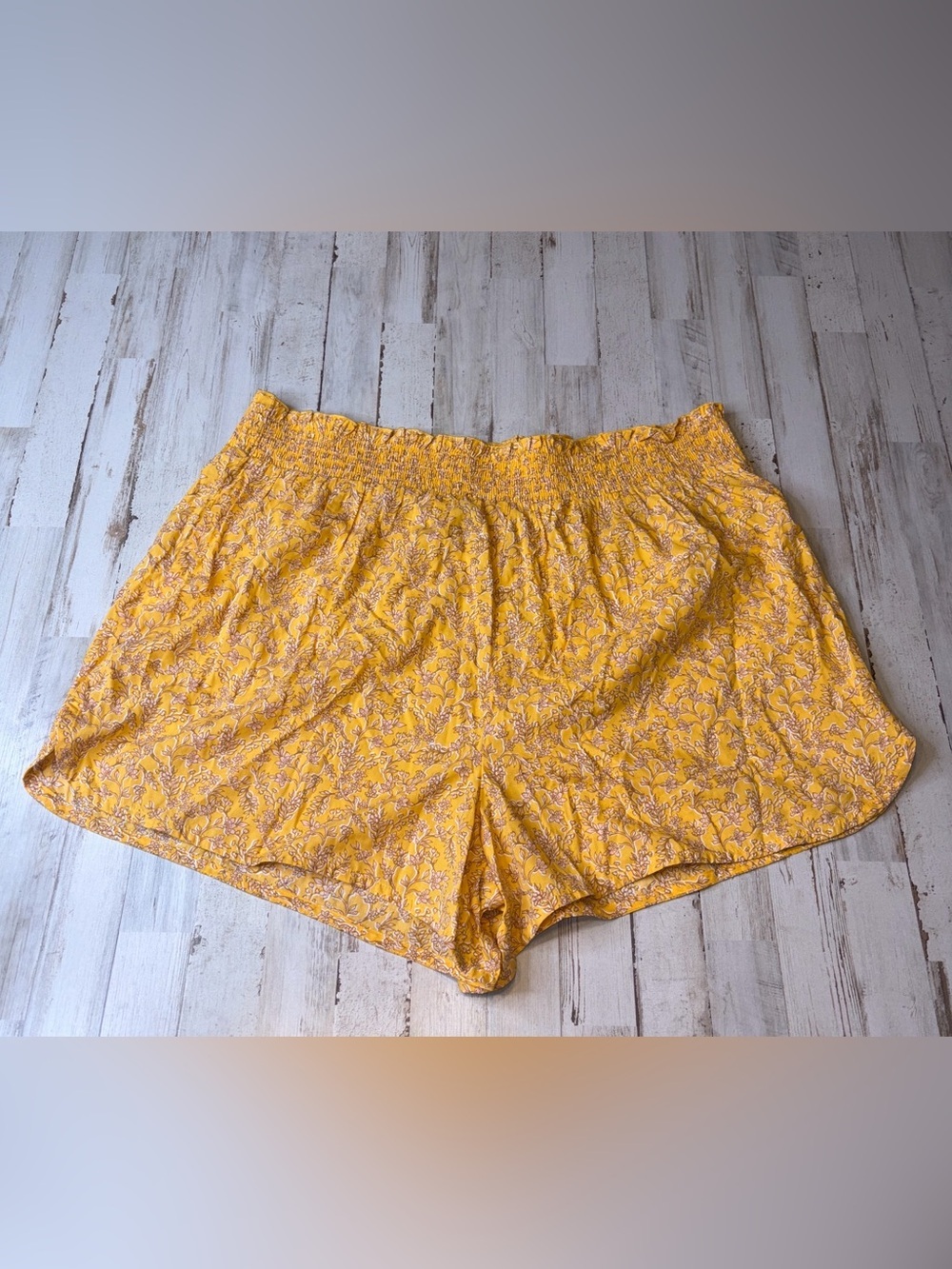 Old Navy Yellow Floral High-Waist Women's Shorts Size 2X - Picture 6 of 9